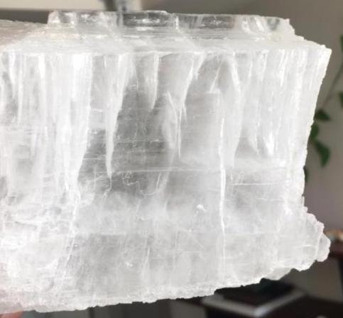 elenite, also known as satin spar, desert rose, or gypsum flower are four crystal structure varieties of the mineral gypsum. These four varieties of gypsum may be grouped together and called selenite. 